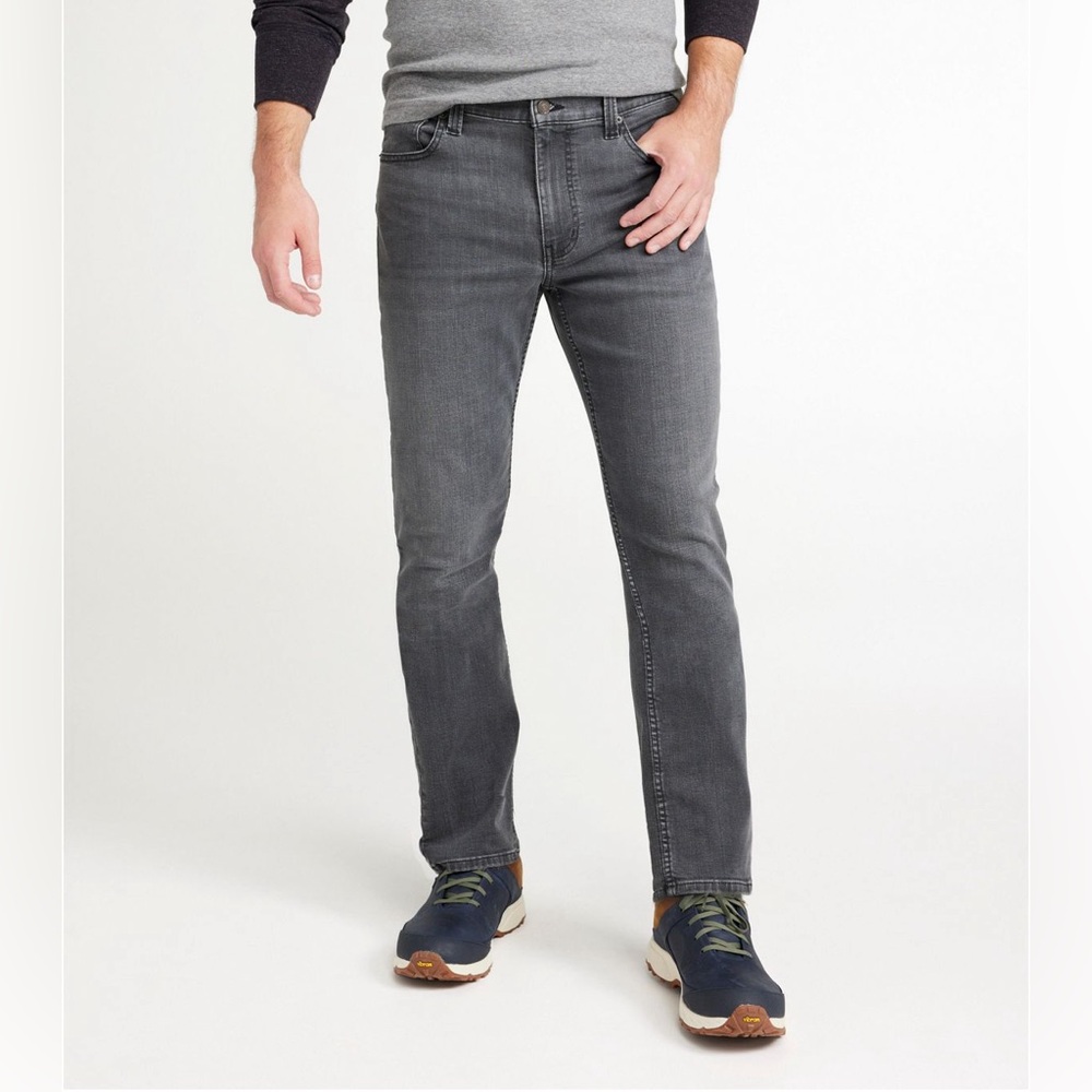 Men’s LL Bean BeanFlex Slim Straight Gray Wash Jeans. Excellent condition!!